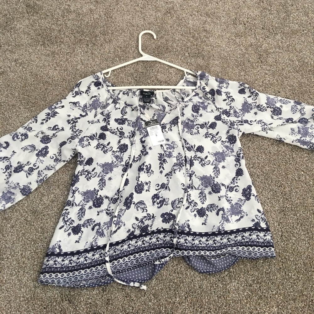 NEW WITH TAGS open shoulder patterned top